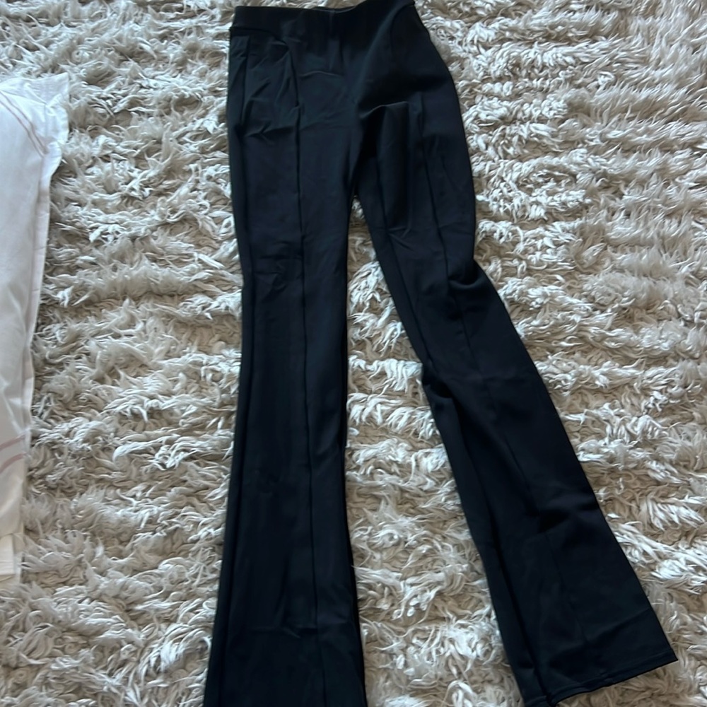 Alo black flare leggings w adjustable zippers